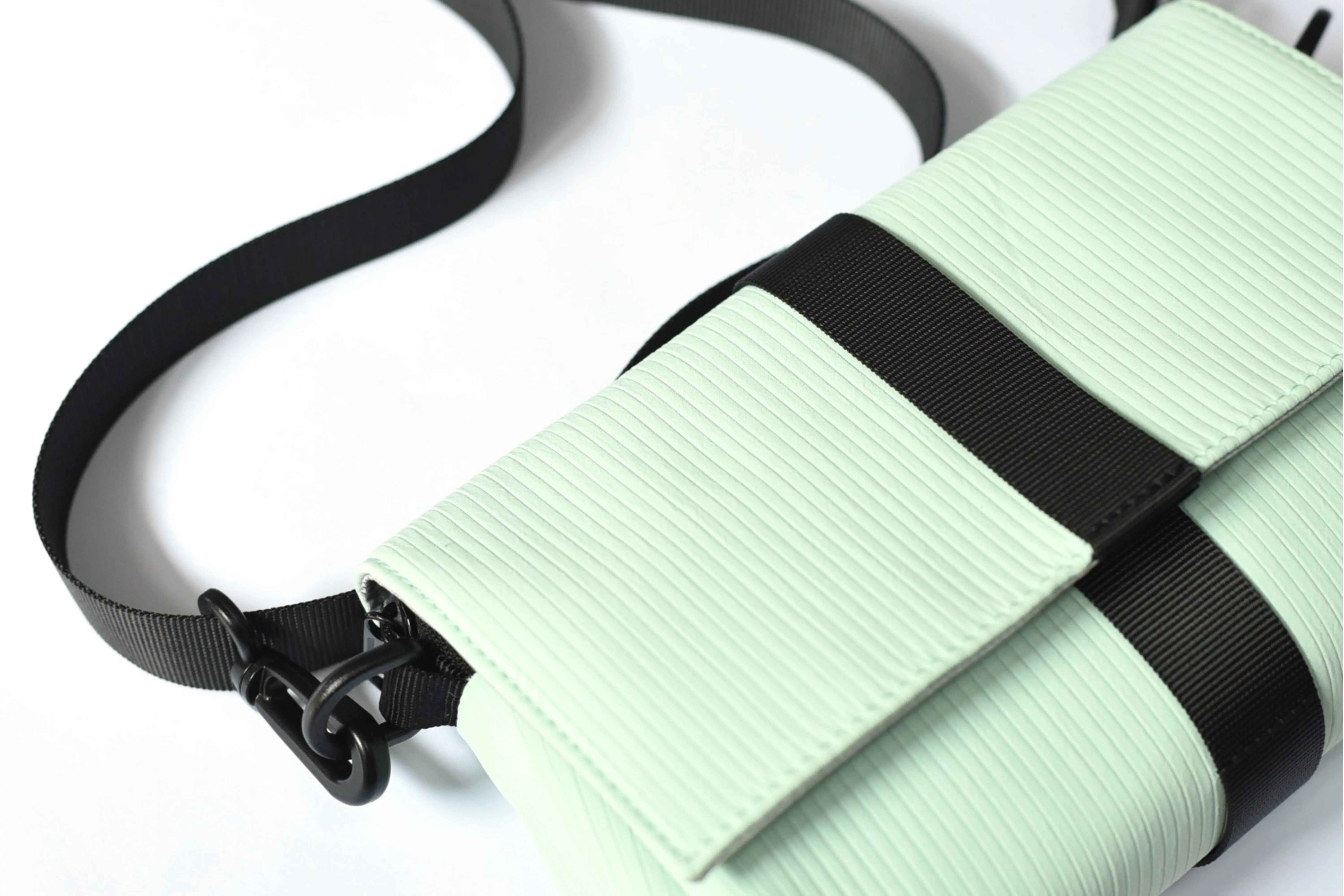 KIWEE Fasten & Go:  Triangle Sling Bag Mini