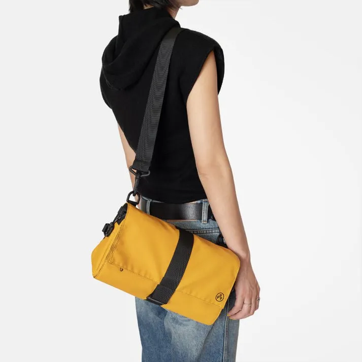 KIWEE Fasten & Go: Triangle Sling Bag