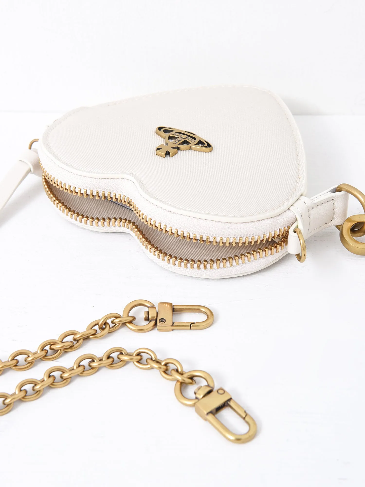 MOIRE HEART WRISTLET_CREAM