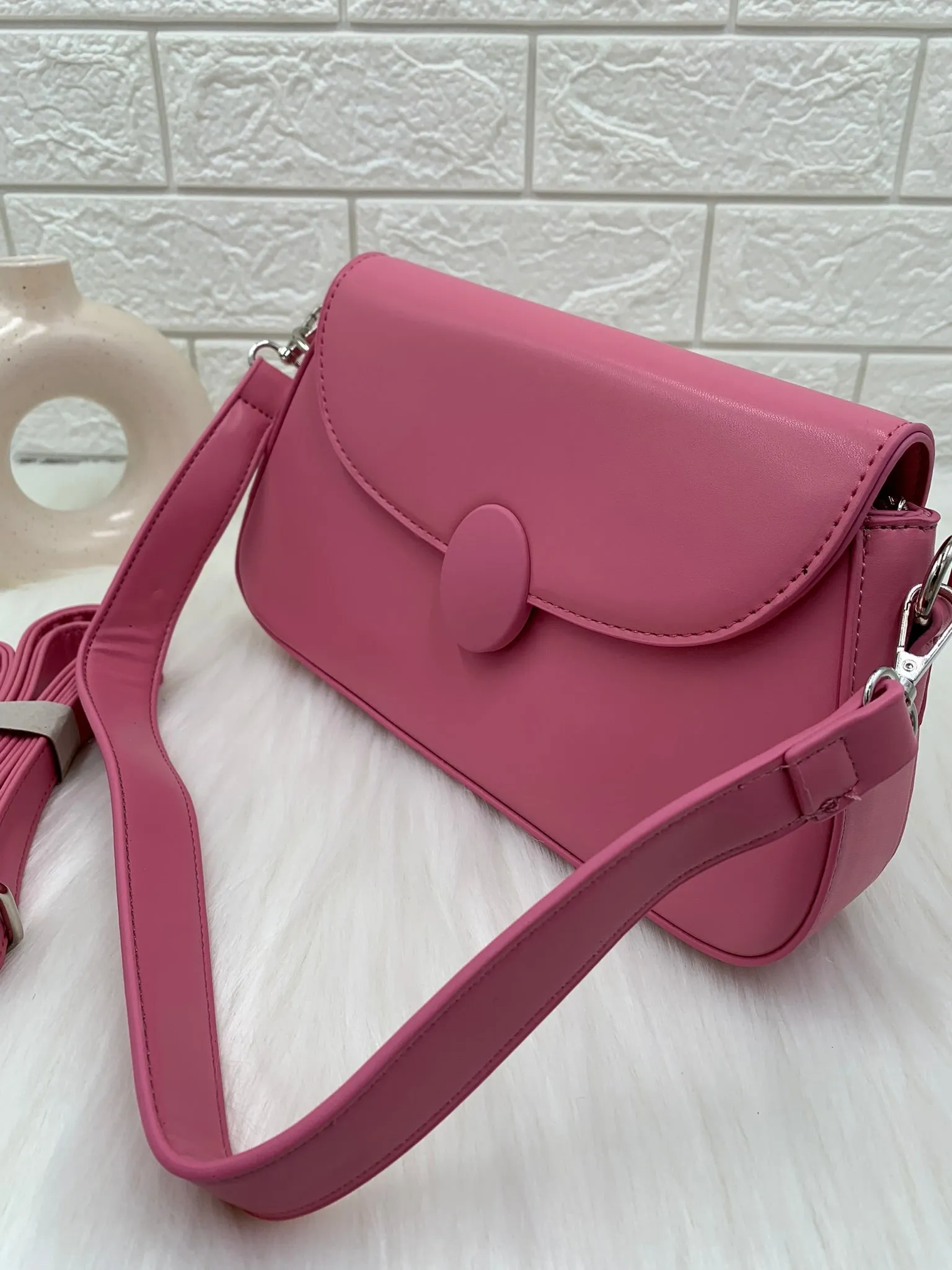 Women Pink Solid Metal Lock Sling Bag